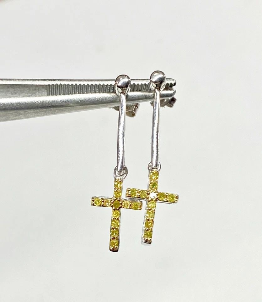10K WHITE GOLD DANGLING CROSS EARRINGS WITH 0.20CTS OF YELLOW DIAMONDS 2.1G: 10K WHITE GOLD DANGLING CROSS EARRINGS WITH YELLOW DIAMONDS 10k White Gold Dangling Cross Earrings with Yellow Diamonds You are bidding on a pre-owned 10k White Gold Dangling Cross Earrings with Yello