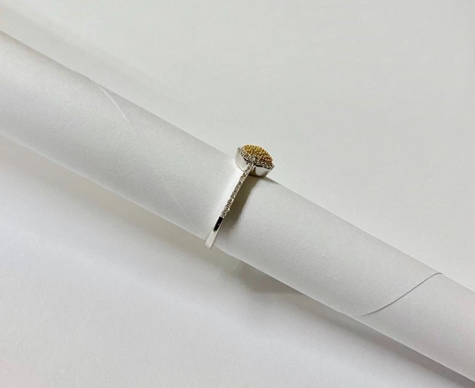 NEW 14K WHITE GOLD ROUND HEAD RING WITH 0.25CTW DIAMONDS (SIZE 6.5) 2.4 GRAM: WOMEN'S 14K WHITE GOLD RING WITH 0.25CT DIAMONDS NEW (SIZE 6.5) Women's 14K White Gold Ring with 0.25CT Diamonds NEW (Size 6.5) You are bidding on a new with defects Women's 14K White Gold Ring with D