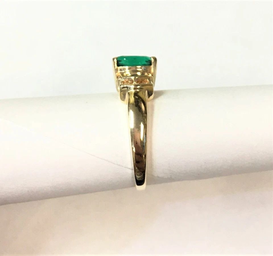 10K GOLD RING, LAB-CREATED EMERALD, 0.13CTW NATURAL DIAMONDS (SIZE 7) 3 GRAM: 10K YELLOW GOLD RING WITH LAB CREATED EMERALD AND NATURAL DIAMONDS (SIZE: 7) 610k Yellow Gold Ring with lab created Emerald and natural Diamonds You are bidding on a 10k Yellow Gold Ring with lab crea