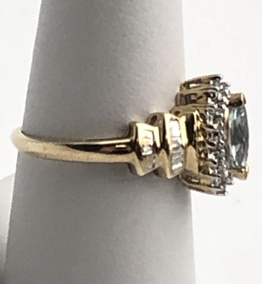 10K GOLD RING WITH AQUAMARINE AND 0.05CTW DIAMONDS (SIZE 7.25) 3.1 GRAM: 10K GOLD RING WITH CENTER AQUAMARINE AND 0.05CT OF DIAMONDS SIZE: 7.25 10k Gold Ring with center Aquamarine and 0.05ct of Diamonds You are bidding on a 10k Gold Ring with center Aquamarine and 0.05ct 