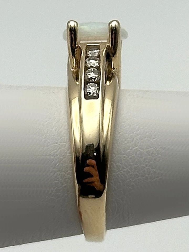 10K GOLD RING WITH NATURAL OPAL AND 0.16CTW DIAMONDS (SIZE 5) 2.9 GRAM (1 of 2)