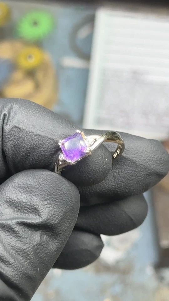 14K TWO TONE GOLD RING WITH AMETHYST AND 0.02CTW DIAMONDS (SIZE 6.5) 2.6 GRAMS (1 of 2)
