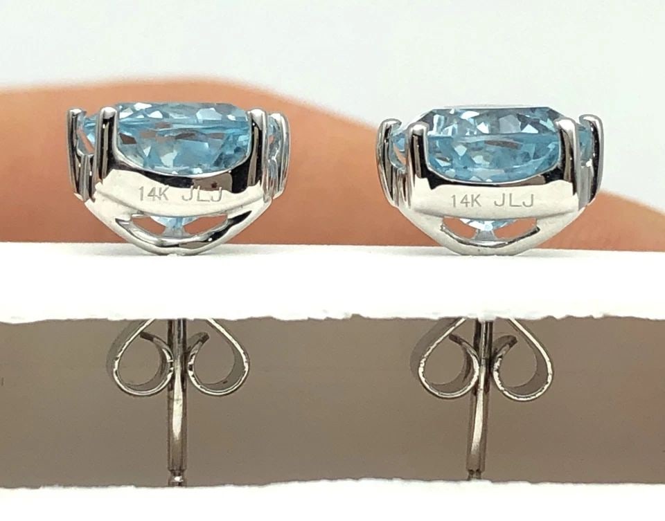 14K WHITE GOLD EARRINGS WITH 4.5CTW SKY BLUE TOPAZ 2.9 GRAMS: 14K WHITE GOLD EARRINGS WITH SKY BLUE TOPAZ 2.9 GRAMS 14k White Gold Earrings with Sky Blue Topaz Condition: Pre-owned but like-new condition. Material: 14k White Gold Weight: 2.9 grams Earrings Size: