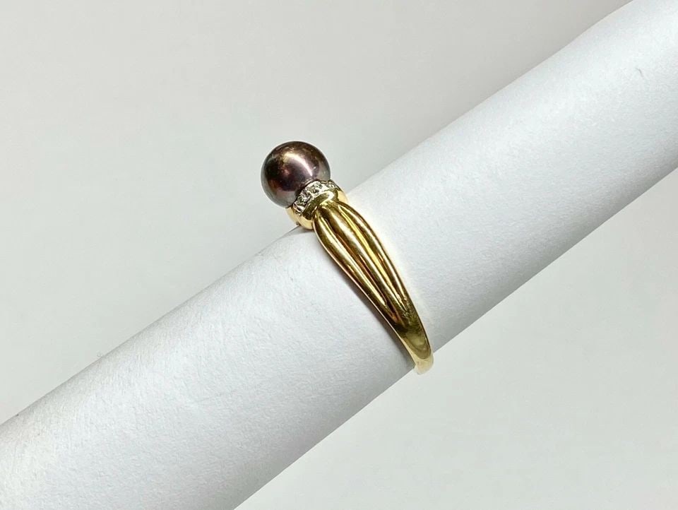 14K GOLD RING WITH 6.75MM BLACK PEARL AND 0.02CTSW DIAMONDS (SIZE 7) 3.2 GRAM: WOMEN'S 14K YELLOW GOLD RING WITH 6.75MM BLACK PEARL AND DIAMONDS (SIZE 7) Women's 14k Yellow Gold Ring with 6.75mm Black Pearl and Diamonds (Size 7) You are bidding on a pre-owned Women's 14k Yellow 