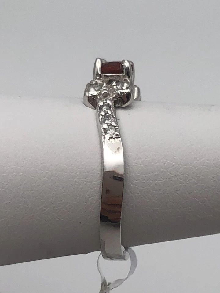 NEW 14K WHITE GOLD RING, GARNET AND 0.22CTW DIAMONDS (SIZE 6.25) 2.4G GRAM: 14K WHITE GOLD RING WITH CENTER GARNET AND 0.22CTS OF DIAMONDS SIZE: 6.25 14k White Gold Ring with center Garnet and 0.22cts of Diamonds Condition: New with original tag. Has been moved around in inve