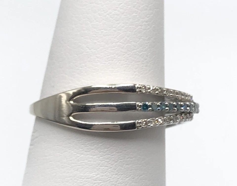 10K WHITE GOLD RING WITH 0.30CTW BLUE & WHITE DIAMONDS (SIZE 7) 2.8 GRAM (1 of 2)