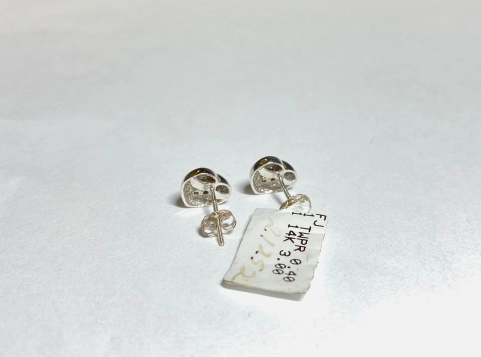 NEW 14K WHITE GOLD HEART EARRINGS 0.40CTW PRINCESS CUT NATURAL DIAMONDS 2 GRAMS: 14K WHITE GOLD HEART EARRINGS WITH 0.40CTS DIAMONDS 14K White Gold Heart Earrings with 0.40CTS Diamonds You are bidding on a new with tags 14K White Gold Heart Earrings with 0.40CTS Diamonds. The earr