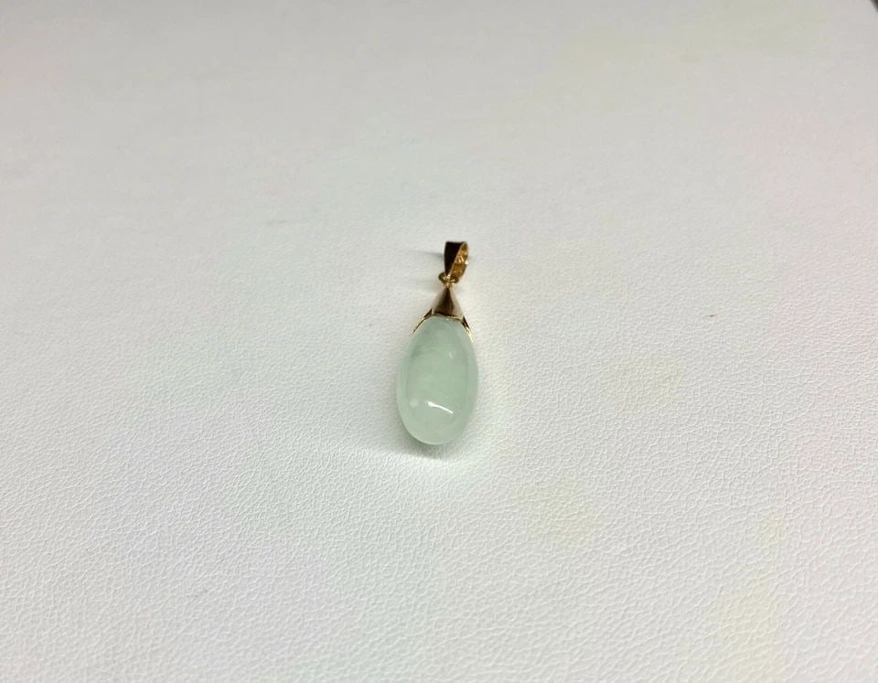 14K GOLD PENDANT WITH GENUINE LIGHT GREEN JADE, DROP SHAPED 3 GRAMS: WOMEN'S 14K YELLOW GOLD PENDANT WITH GENUINE JADE Women's 14k Yellow Gold Pendant with Genuine Jade You are bidding on a pre-owned Women's 14k Yellow Gold Pendant with Genuine Jade. The pendant has mi