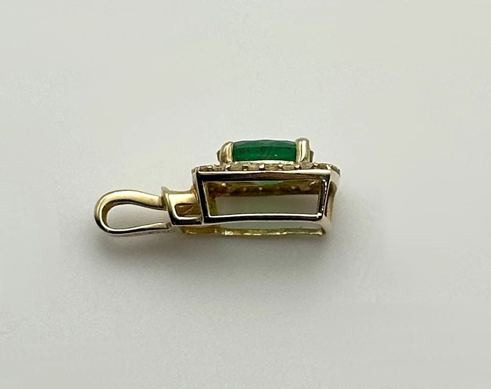 10K GOLD PENDANT, LAB CREATED EMERALD, 0.33CTW NATURAL DIAMONDS 0.9 GRAMS: 10K GOLD PENDANT WITH LAB CREATED EMERALD AND 0.33CTS OF NATURAL DIAMONDS 10k Gold Pendant with Lab Made Emerald and 0.33cts of Natural Diamonds Condition: Used, has been cleaned Material: 10k Yellow 