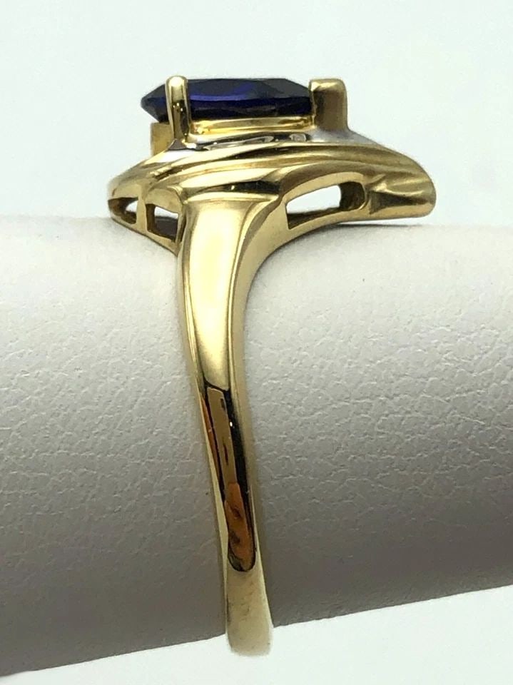 10K GOLD RING PEAR CUT LAB CREATED SAPPHIRE, 0.06CTS DIAMONDS (SIZE 7) 2.9G (1 of 2)