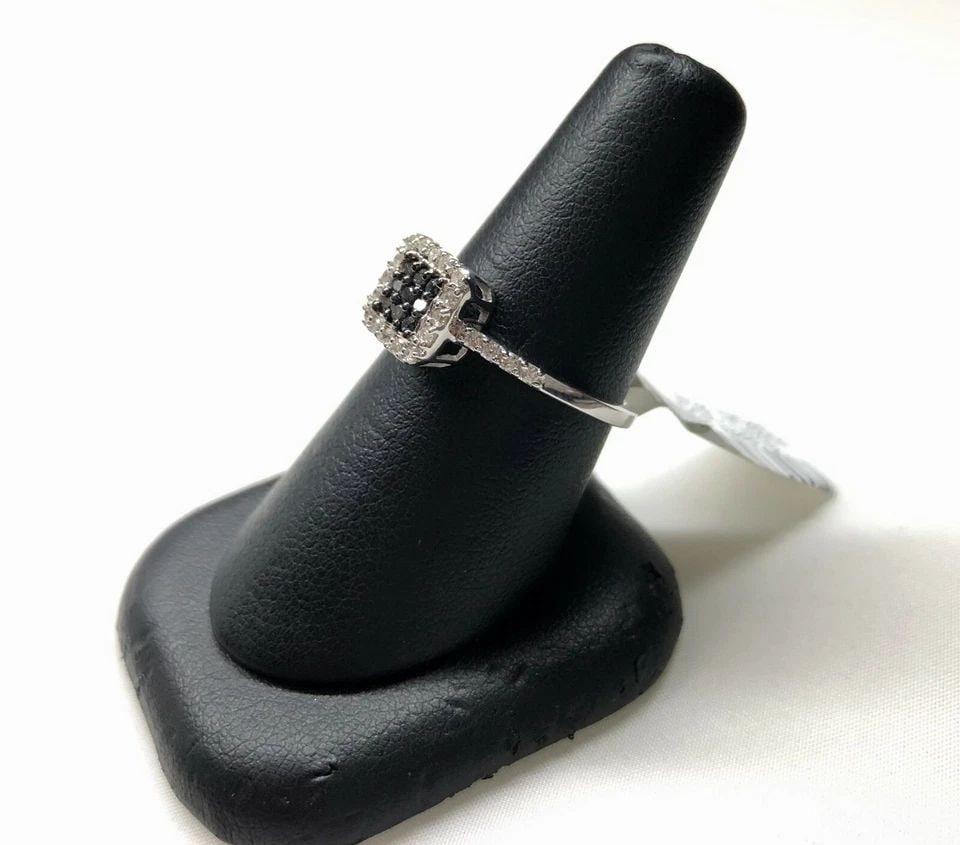 NEW 10K WHITE GOLD SQUARE RING, BLACK AND WHITE DIAMONDS (SIZE 7.25) 2.6 GRAM: WOMEN'S 10K WHITE GOLD RING WITH BLACK AND WHITE DIAMONDS NEW Women's 10k White Gold Ring with Black and White Diamonds, NEW You are bidding on a new with defects Women's 10k White Gold Ring with Blac