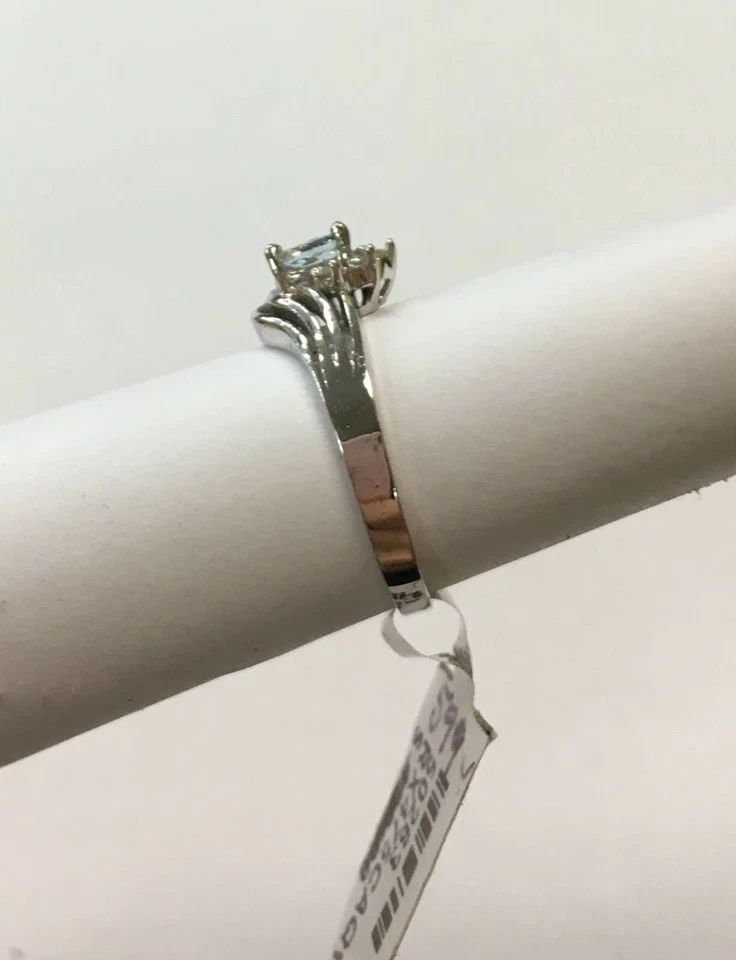 NEW 14K WHITE GOLD RING WITH AQUAMARINE AND 0.06CTW DIAMONDS (SIZE 5.25) 1.9G (1 of 2)