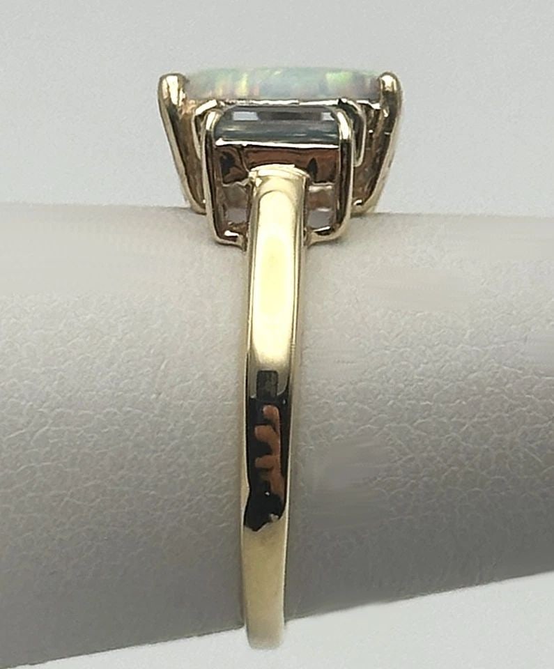 10K GOLD RING WITH LAB-CREATED OPAL AND TWO BLUE TOPAZ (SIZE 7) 2.7 GRAM (1 of 2)