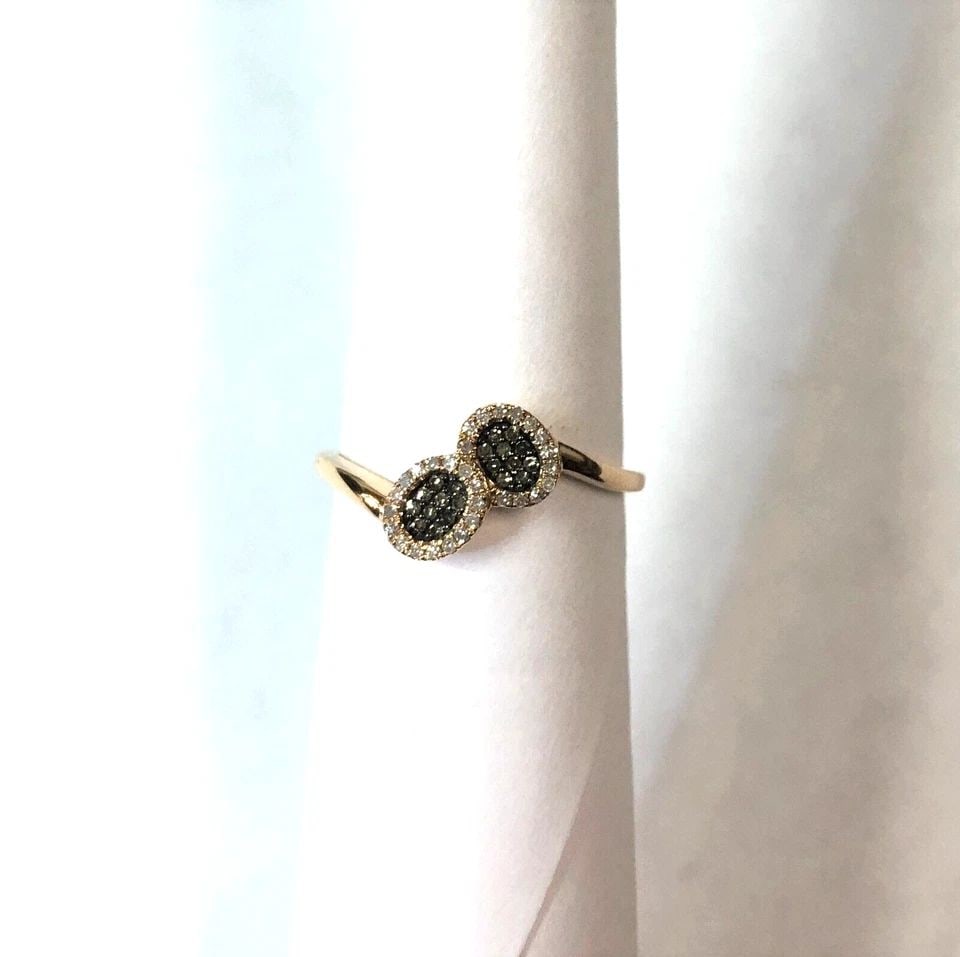 14K ROSE GOLD RING WITH WHITE AND CHOCOLATE DIAMONDS (SIZE 6.75) 1.9 GRAMS: 14K ROSE GOLD RING WITH WHITE AND CHOCOLATE DIAMONDS (SIZE: 6.75) 14k Rose Gold Ring with White and Chocolate Diamonds You are bidding on a 14k Rose Gold Ring with White and Chocolate Diamonds. The ri