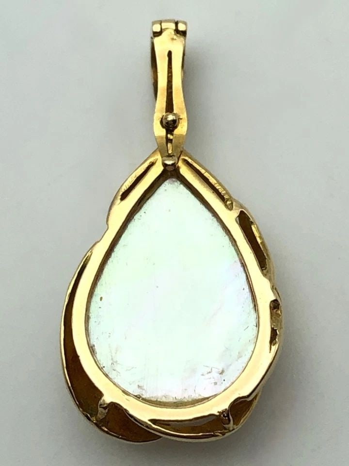 14K YELLOW GOLD PENDANT SET WITH WHITE PEAR SHAPED MABE PEARL 3.1 GRAMS (1 of 2)