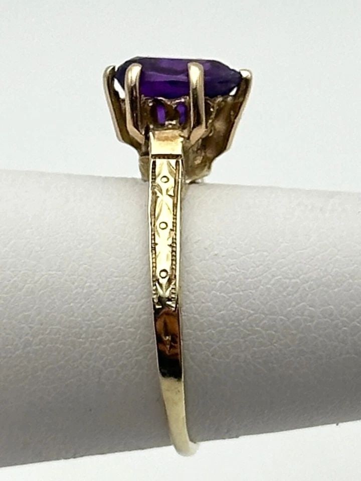 VINTAGE 14K GOLD RING SET WITH PEAR SHAPED AMETHYST (SIZE: 5.75) 2.3 GRAMS: VINTAGE 14K GOLD RING SET WITH PEAR SHAPED AMETHYST SIZE: 5.75 Vintage 14k Gold Ring set with pear shaped Amethyst Condition: Used / Vintage Material: 14k Yellow Gold Ring Size: 5.75 Weight: 2.3 grams