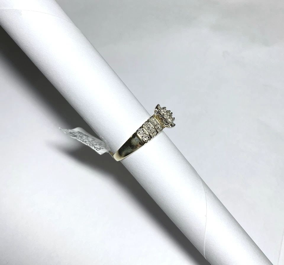 NEW 10K GOLD RING WITH MARQUISE HEAD AND 0.25CTW DIAMONDS (SIZE 7) 2.7 GRAM: WOMEN'S 10K YELLOW GOLD RING WITH 0.25CT DIAMONDS (SIZE 7) Women's 10k Yellow Gold Ring with 0.25CT Diamonds (Size 7) You are bidding on a new with tags Women's 10k Yellow Gold Ring with 0.25CT Diamon