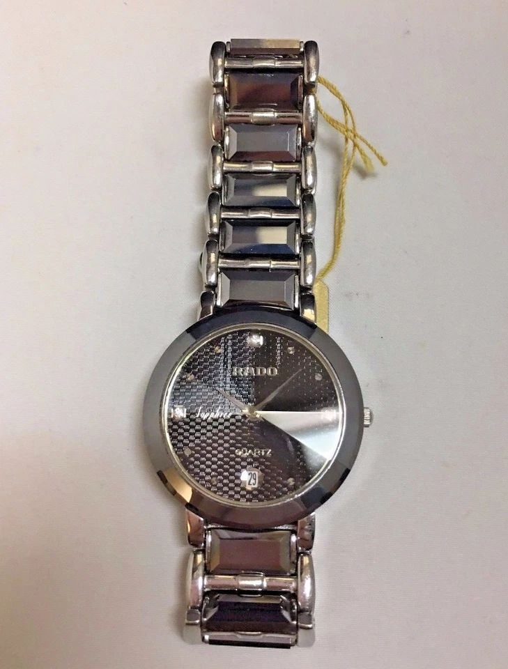 RADO SAPPHIRE QUARTZ WATCH 32MM: RADO SAPPHIRE QUARTZ WATCH RADO sapphire quartz watch You are bidding on a pre-owned RADO sapphire quartz watch. The watch is in excellent working condition. There are few minor scratches on the watch