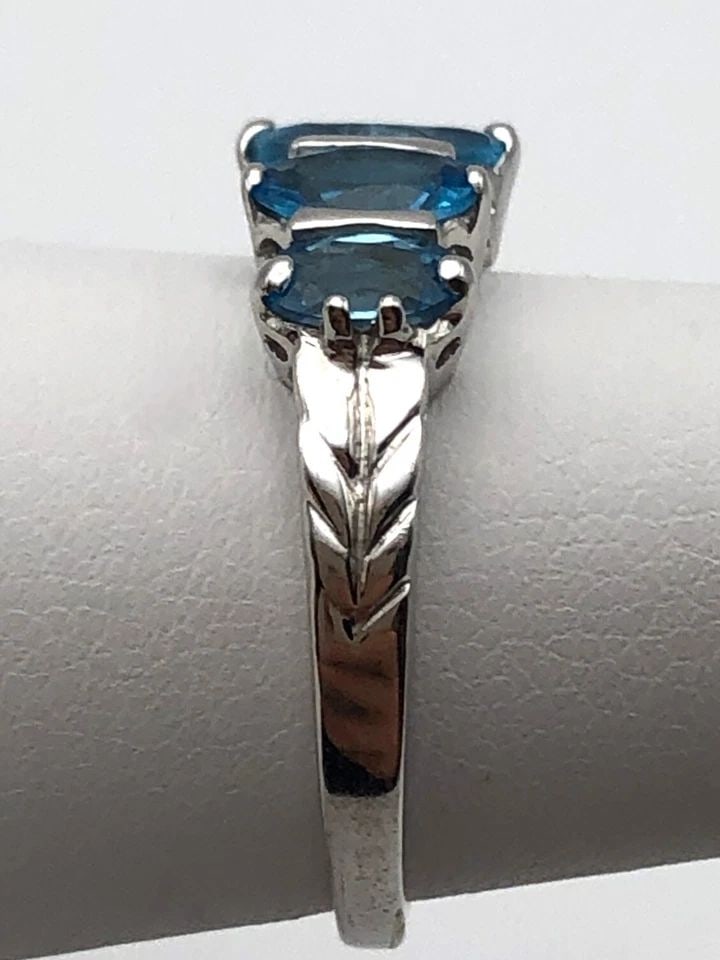 10K WHITE GOLD RING SET WITH FIVE BLUE TOPAZ STONES (SIZE 6.75) 2.9 GRAM (1 of 2)