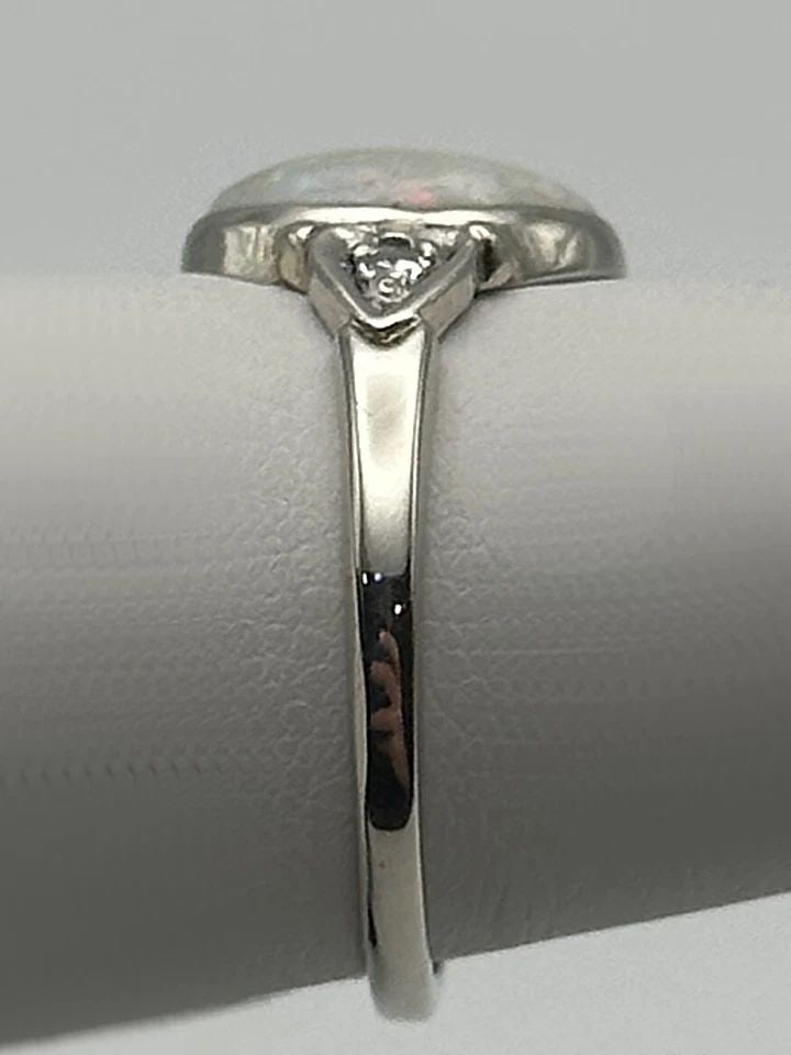 14K WHITE GOLD RING WITH NATURAL OPAL AND 0.08CTW DIAMONDS (SIZE: 5.5) 1.8 GRAM: 14K WHITE GOLD RING WITH NATURAL OPAL AND 0.08CTS OF DIAMONDS SIZE: 5.5 14k White Gold Ring with Natural Opal and 0.08cts of Diamonds Condition: Used Material: 14k White Gold Ring Size: 5.5 Weight: 1.