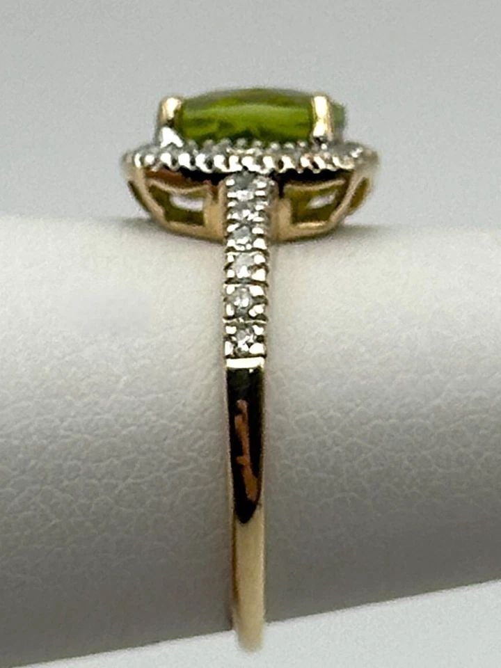10K GOLD RING WITH 7MM PERIDOT AND 0.25CTW DIAMONDS (SIZE 3.75) 2.1 GRAM (1 of 2)