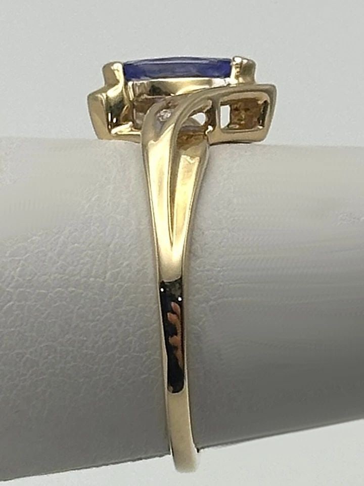 10K GOLD RING WITH MARQUISE TANZANITE AND 0.06CTW DIAMONDS (SIZE 7) 1.9 GRAM (1 of 2)