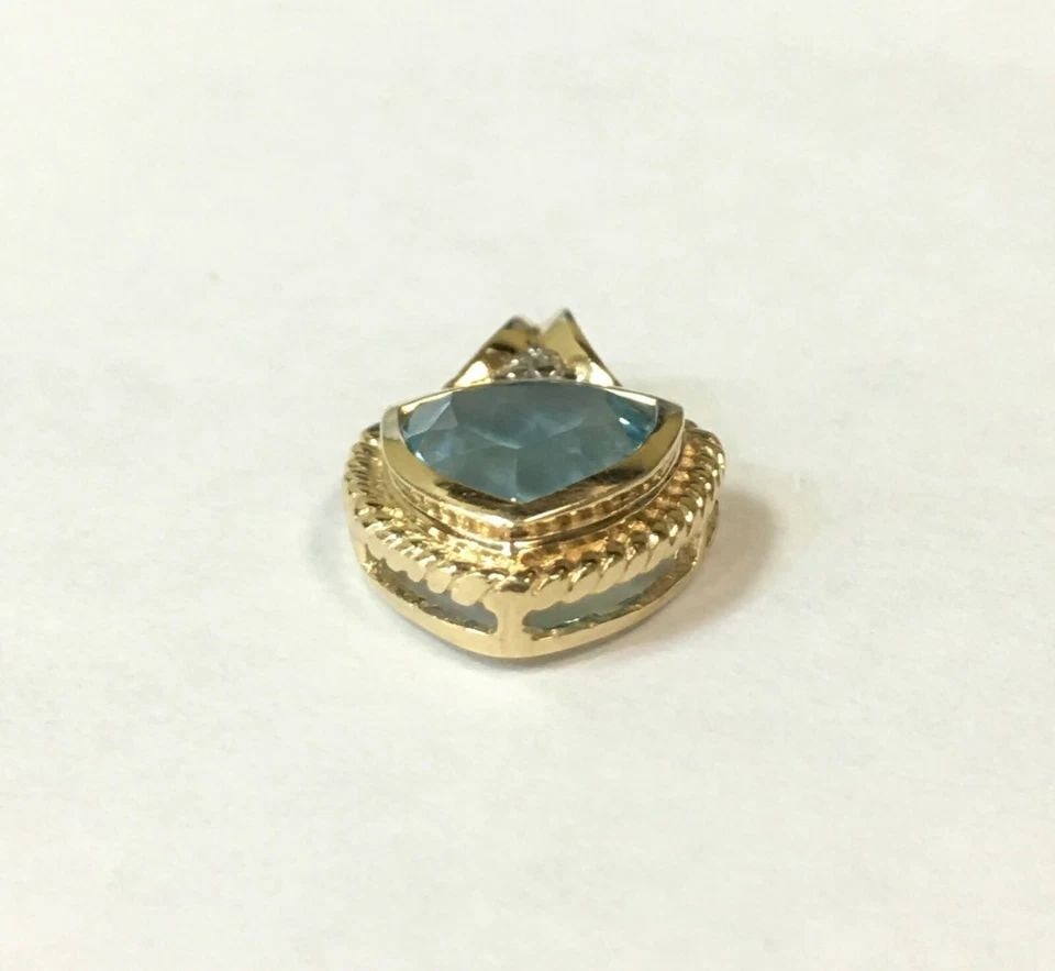 10K YELLOW GOLD PENDANT, 3.45CT TRILLION BLUE TOPAZ AND SINGLE DIAMOND 2.5G: 10K YELLOW GOLD PENDANT WITH A CENTER BLUE TOPAZ AND SINGLE DIAMOND 10k Yellow Gold Pendant with a center Blue Topaz and Single Diamond You are bidding on a 10k Yellow Gold Pendant with a center Blue 