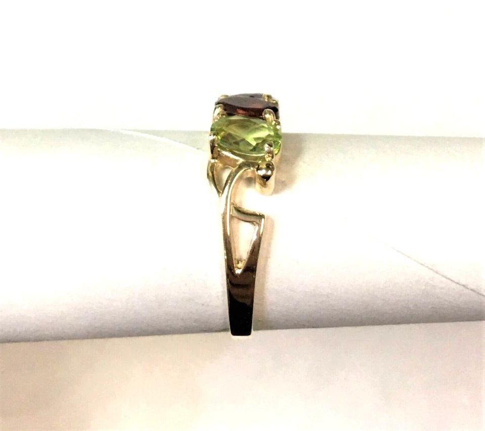 10K YELLOW GOLD MOTHERS RING WITH FIVE MULTICOLORED STONES (SIZE 6.75) 2.7 GRAM: 10K YELLOW GOLD MOTHERS RING WITH 5 MULTICOLORED STONES (SIZE: 6.75) 10k Yellow Gold Mothers style Ring with 5 multicolored stones You are bidding on a 10k Yellow Gold Mothers style Ring with 5 multic