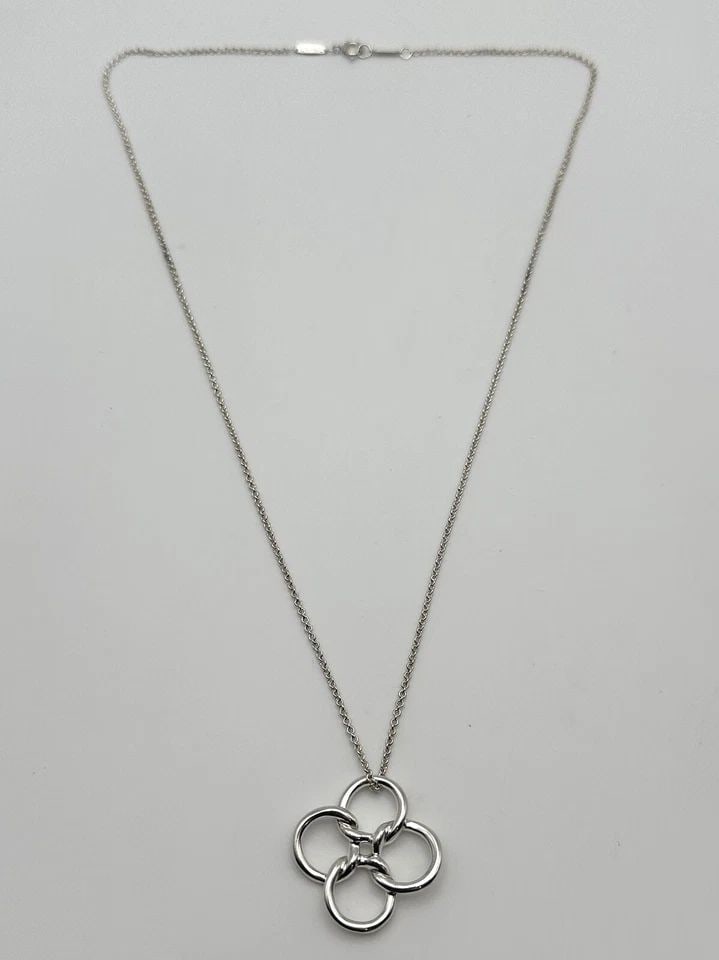 TIFFANY & CO. 925 SILVER ELSA PERETTI QUADRIFOGLIO CHAIN + PENDANT 20" 8.5G: TIFFANY & CO. 925 SILVER ELSA PERETTI QUADRIFOGLIO CHAIN + PENDANT 20" 8.5G Tiffany & Co. 925 Silver Elsa Peretti Quadrifoglio Chain + Pendant Condition: Used, has been cleaned Material: 925 Sterling 