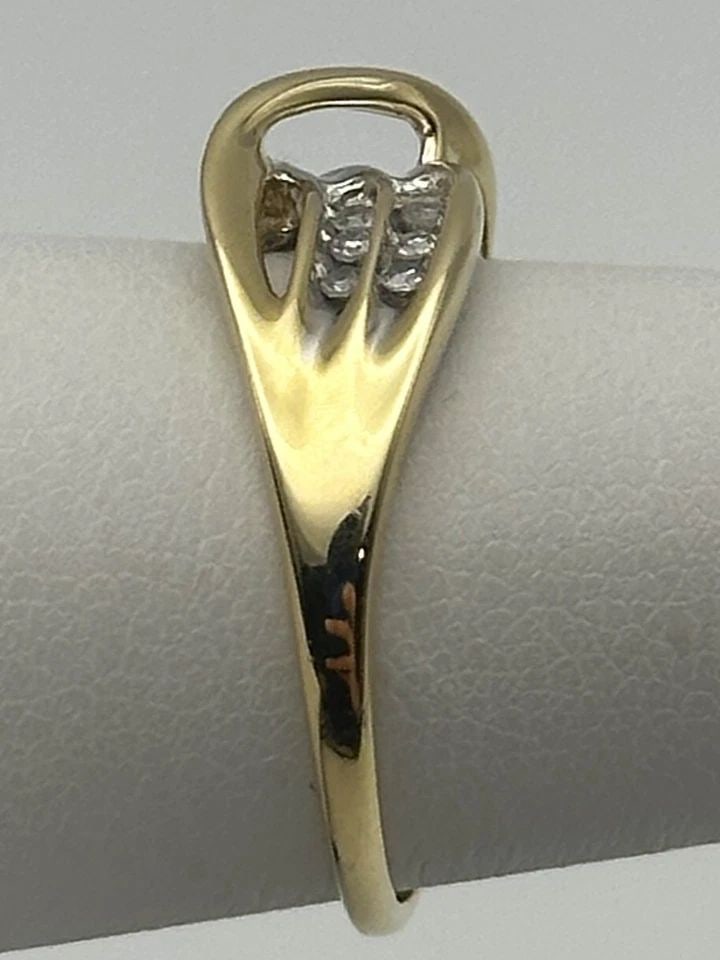 10K GOLD RING WITH 0.16CTS OF DIAMONDS ( SIZE: 7.25 ) 2.5G (1 of 2)