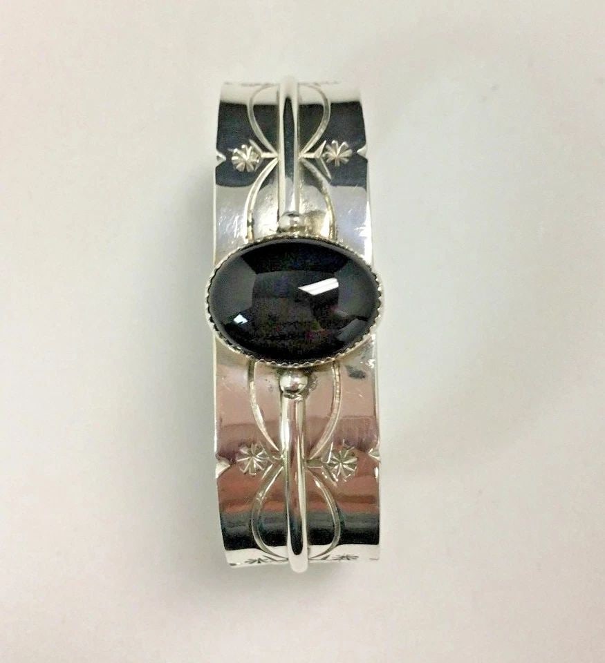 STERLING SILVER CUFF BRACELET, ARTISTIC CUT PATTERN, ONYX (7 INCH) 47.7 GRAMS (1 of 2)