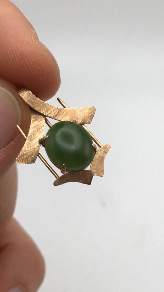 14K GOLD PENDANT WITH OVAL CABOCHON NEPHRITE JADE 2 GRAMS (1 of 2)