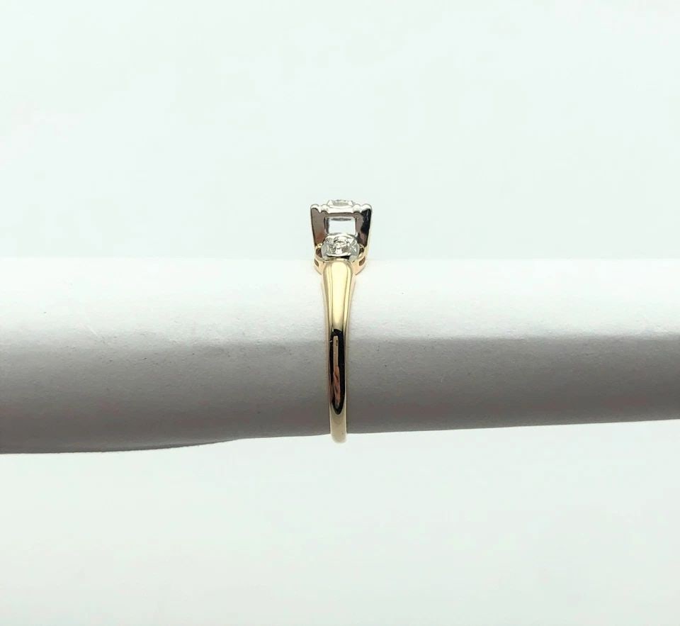 14K GOLD RING WITH 0.08CTS OF DIAMONDS ILLUSION SET SIZE: 5 1.9G: 14K GOLD RING WITH THREE DIAMONDS 0.08CTW (SIZE: 5) 14k Gold Ring with Three Diamonds You are bidding on a 14k Gold Ring with Three Diamonds. The piece has been fully checked and inspected by our in h
