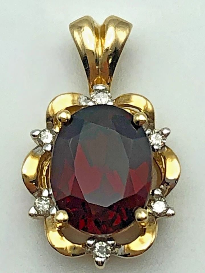 14K GOLD PENDANT WITH OVAL GARNET AND 0.06CTS OF DIAMONDS 2 GRAMS (1 of 2)