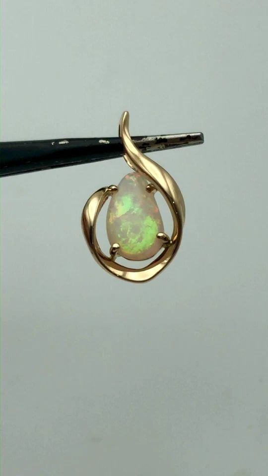 14K GOLD PEAR SHAPE PENDANT WITH 1CT NATURAL OPAL 1.8 GRAMS (1 of 2)