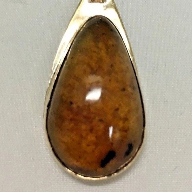 14K YELLOW GOLD PENDANT WITH BALTIC AMBER 2.3 GRAMS (1 of 2)