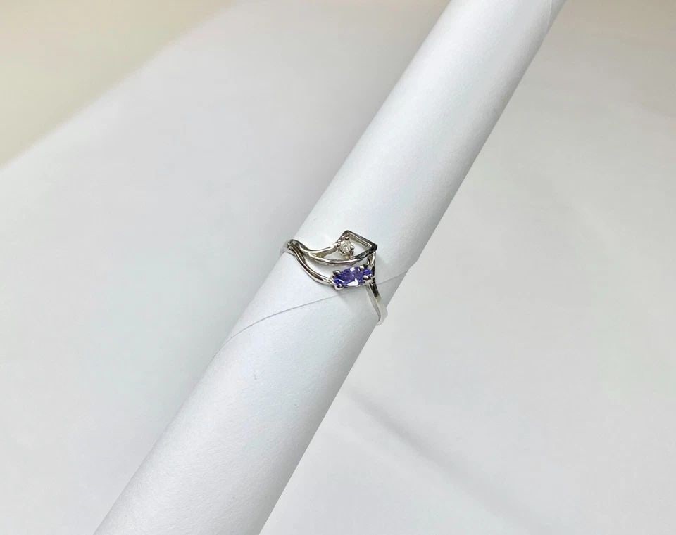 NEW WOMEN'S 14K WHITE GOLD RING WITH TANZANITE AND DIAMOND (SIZE 5.25) 1.5 GRAMS (1 of 2)