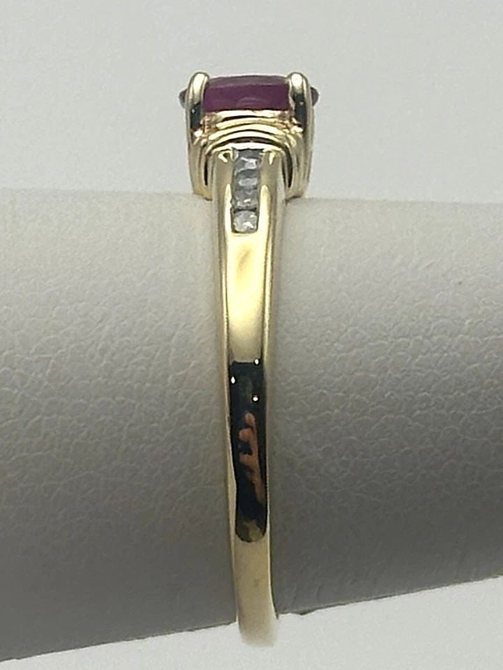 10K GOLD RING WITH 0.50CT RUBY AND 0.08CTW DIAMONDS (SIZE 7) 2 GRAM (1 of 2)