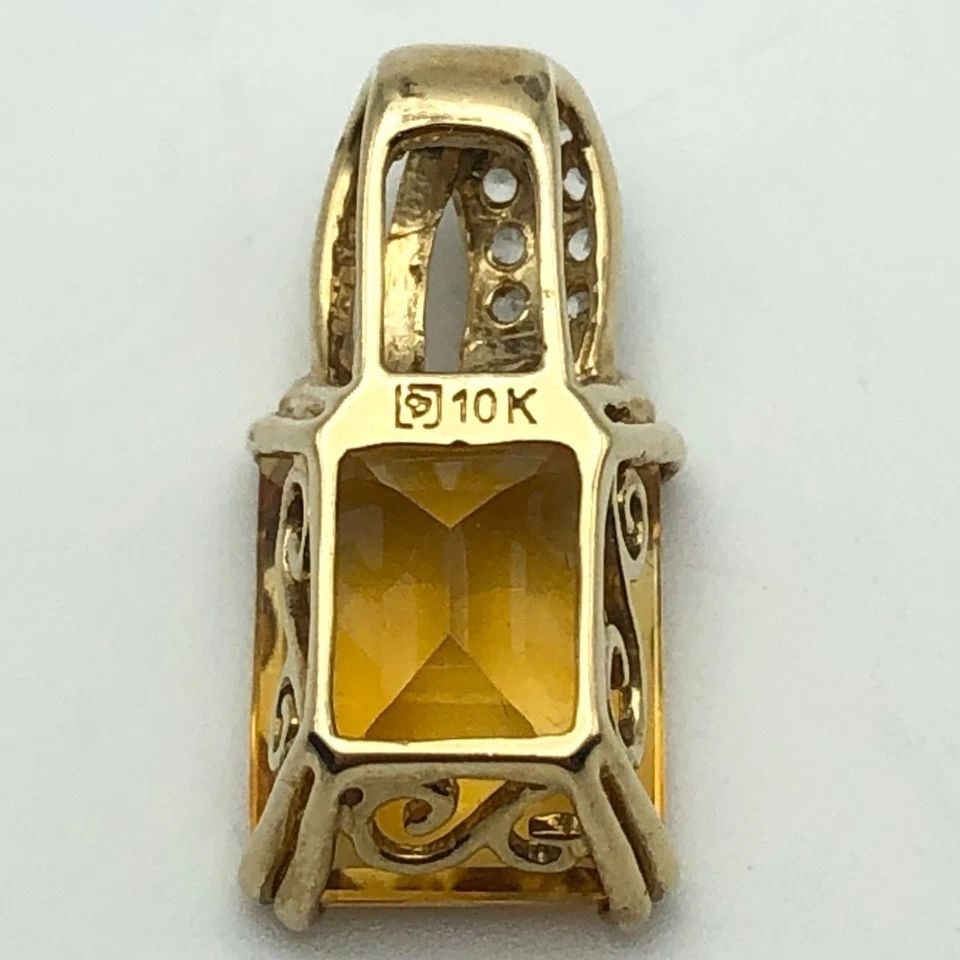 10K YELLOW GOLD PENDANT WITH CITRINE AND WHITE SAPPHIRES 2.2 GRAMS: 10K YELLOW GOLD PENDANT WITH CITRINE AND WHITE SAPPHIRES 2.2 GRAMS 10k Yellow Gold Pendant with Citrine and Sapphires Condition: Used Material: 10k Yellow Gold Pendant Size: 19mm x 9.6mm Total Weight:
