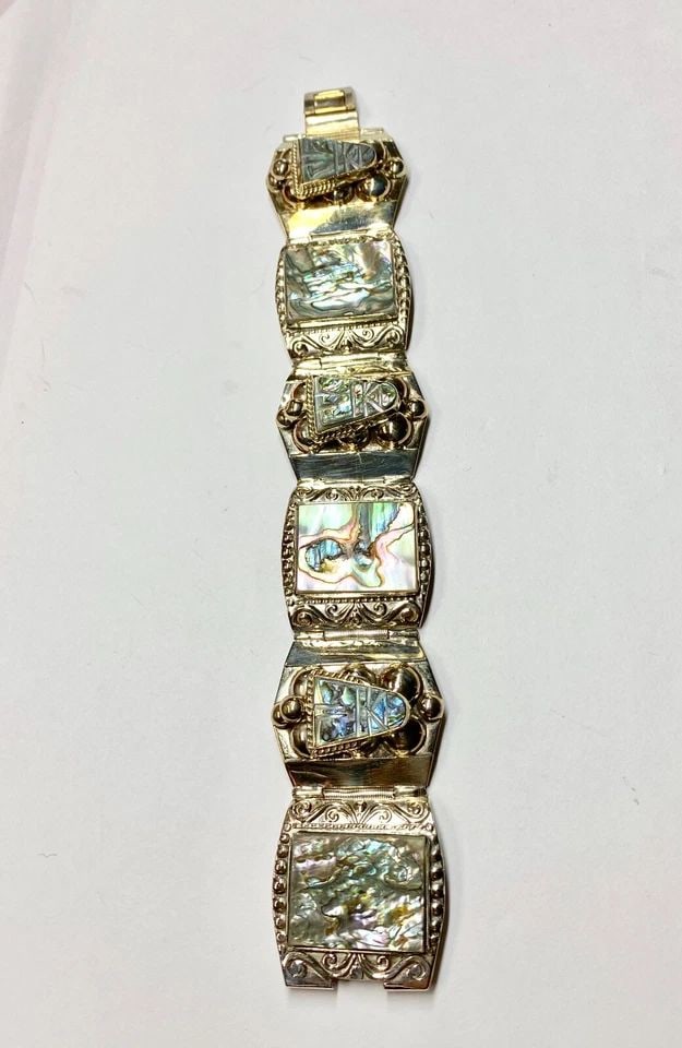 VINTAGE WOMEN’S STERLING SILVER BRACELET WITH MOTHER OF PEARL ( 7 INCH ) 54.7G: WOMEN’S STERLING SILVER MOTHER OF PEARL BRACELET Women's Sterling Silver Mother of Pearl Bracelet You are bidding on a pre-owned Women's Silver Mother of Pearl Bracelet. The bracelet has minor scuff