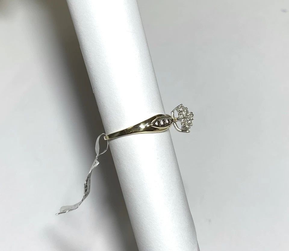 NEW 10K YELLOW GOLD CLUSTER RING WITH 0.20CTW DIAMONDS (SIZE 7.25) 2.3 GRAM (1 of 2)
