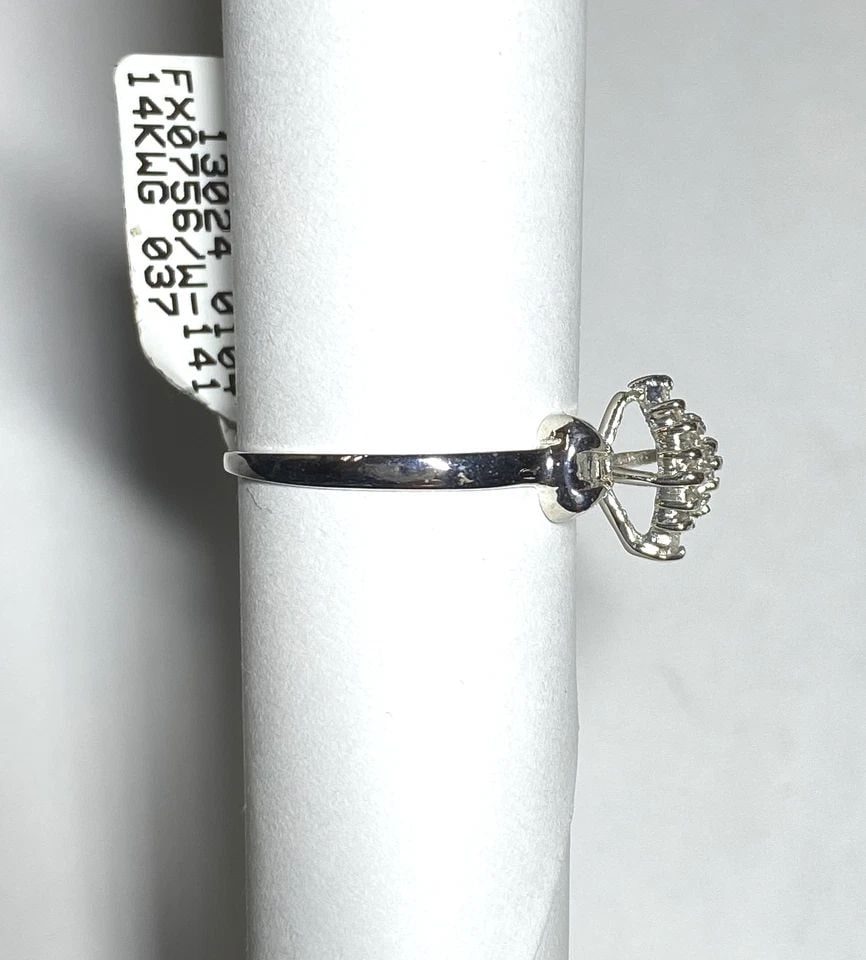 WOMEN'S 14K WHITE GOLD RING WITH 0.12CT CLUSTER DIAMONDS (SIZE 6.5) 1.9 GRAMS: WOMEN'S 14K WHITE GOLD RING WITH 0.12CT CLUSTER DIAMONDS (SIZE 6.5) Women's 14k White Gold Ring with 0.12ct Cluster Diamonds (Size 6.5) You are bidding on a new with tags Women's 14k White Gold Ring w