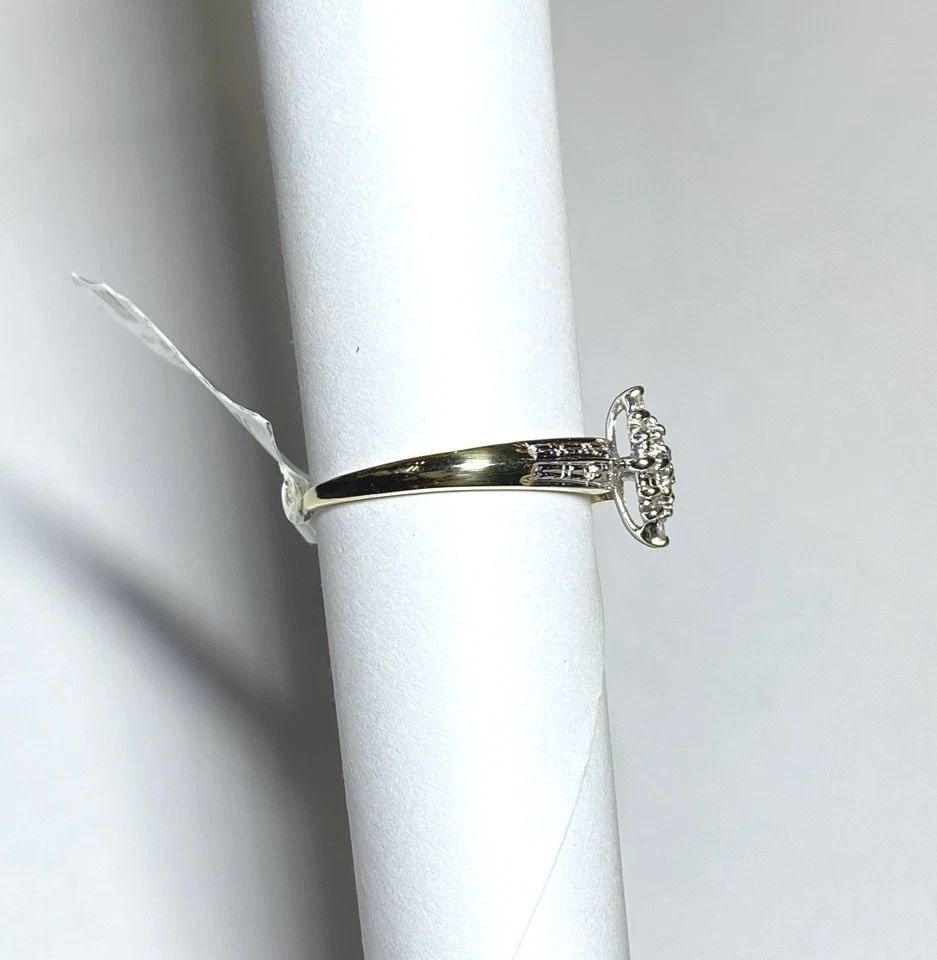 NEW 10K YELLOW GOLD RING WITH 0.12CT CLUSTER DIAMONDS (SIZE 6.75) 2 GRAM: WOMEN'S 10K YELLOW GOLD RING WITH 0.12CT CLUSTER DIAMONDS (SIZE 6.75) Women's 10K Yellow Gold Ring with 0.12CT Cluster Diamonds (Size 6.75) You are bidding on a new with tags Women's 10K Yellow Gold R