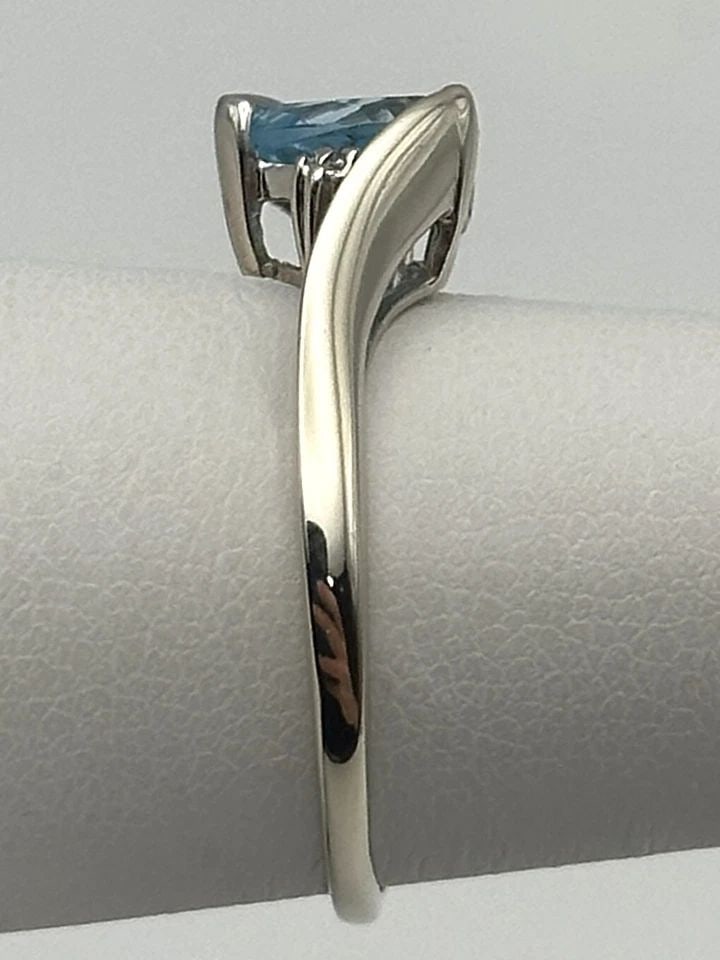 10K WHITE GOLD RING, HEART CUT BLUE TOPAZ, DIAMONDS (SIZE 7.25) 2.1 GRAM (1 of 2)