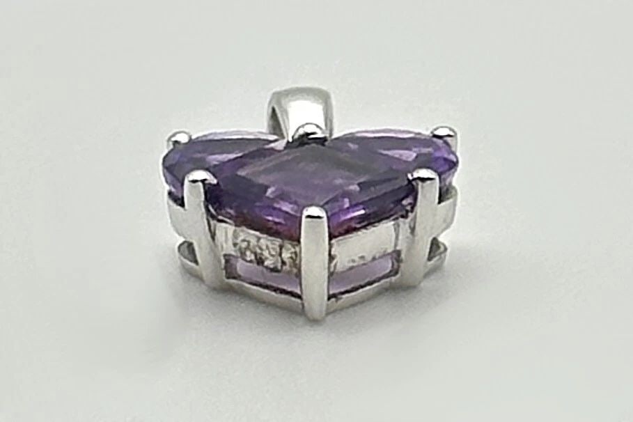 14K WHITE GOLD HEART SHAPED PENDANT WITH THREE AMETHYST STONES 1.5 GRAMS (1 of 2)