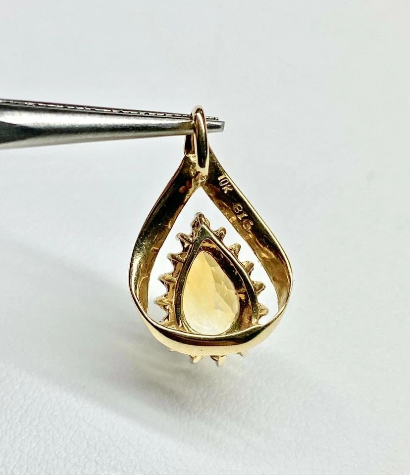 WOMEN'S 10K YELLOW GOLD PENDANT WITH GENUINE CITRINE AND DIAMOND 1.8 GRAM: WOMEN'S 10K YELLOW GOLD PENDANT WITH GENUINE CITRINE AND DIAMOND Women's 10k Yellow Gold Pendant with Genuine Citrine and Diamond You are bidding on a pre-owned Women's 10k Yellow Gold Pendant with Ge