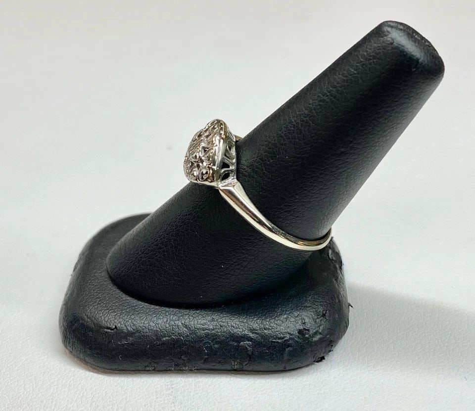 VINTAGE EYE SHAPE 10K WHITE GOLD RING WITH 0.01CT DIAMOND (SIZE 8.75) 2.1 GRAM: Vintage Eye Shape 10k White Gold Ring with Diamond You are bidding on a pre-owned Vintage Eye Shape 10k White Gold Ring with Diamond. The ring has minor scuffs and scratches from normal wear and tear,
