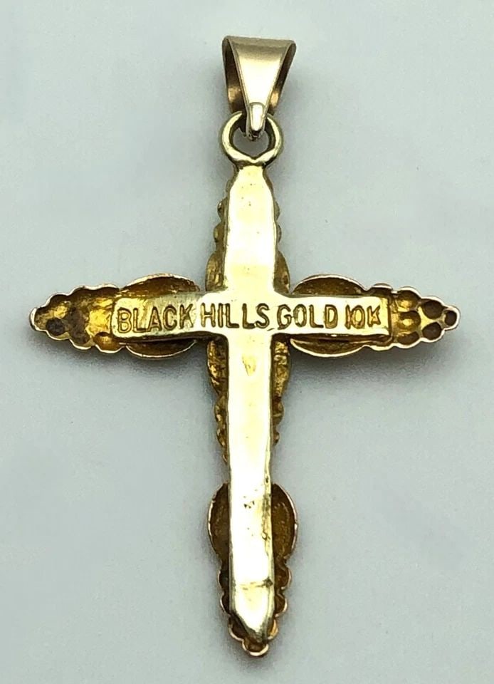 10K BLACK HILLS GOLD CROSS PENDANT WITH 14K GOLD BAIL 1.6 GRAMS: 10K BLACK HILLS GOLD CROSS PENDANT WITH 14K GOLD BAIL 1.6 GRAMS 10k Black Hills Gold Cross Pendant with 14k Gold Bail Condition: Used Material: 10k Black Hills Gold, with 14k Gold Bail Pendant Size: 3
