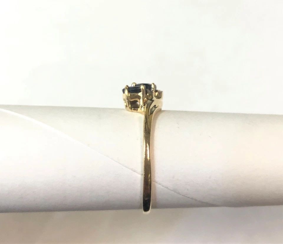 10K GOLD RING WITH NATURAL SAPPHIRES AND DIAMONDS (SIZE 7) 1.8 GRAM (1 of 2)