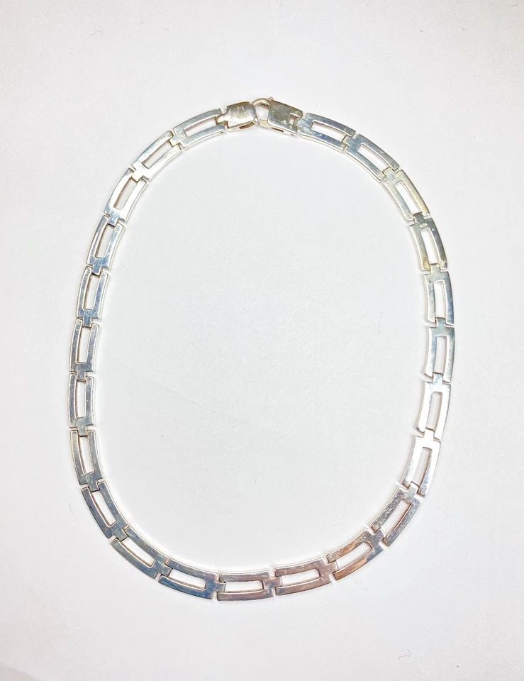 925 STERLING SILVER FLAT SQUARE LINK CHAIN / NECKLACE ( 16 INCH ) 46.6 GRAM: WOMEN'S 925 SILVER FLAT LINK CHAIN 16" Women's Silver Flat link Chain 16" You are bidding on a pre-owned Women's Silver Chain 16". The necklace has minor scuffs and scratches from normal wear and tear